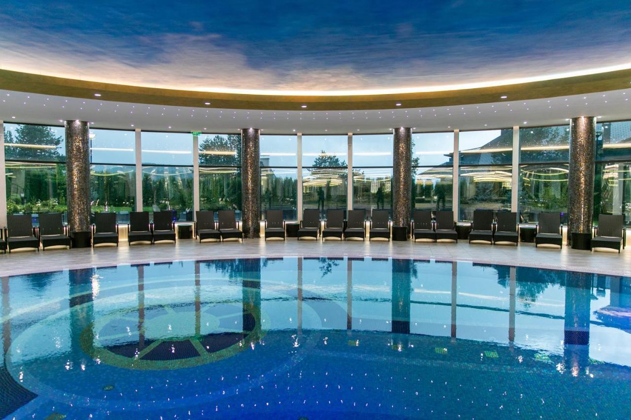 A Hoteli - Grand&Sky Hotel Tornik Zlatibor Exterior foto The swimming pool at the hotel