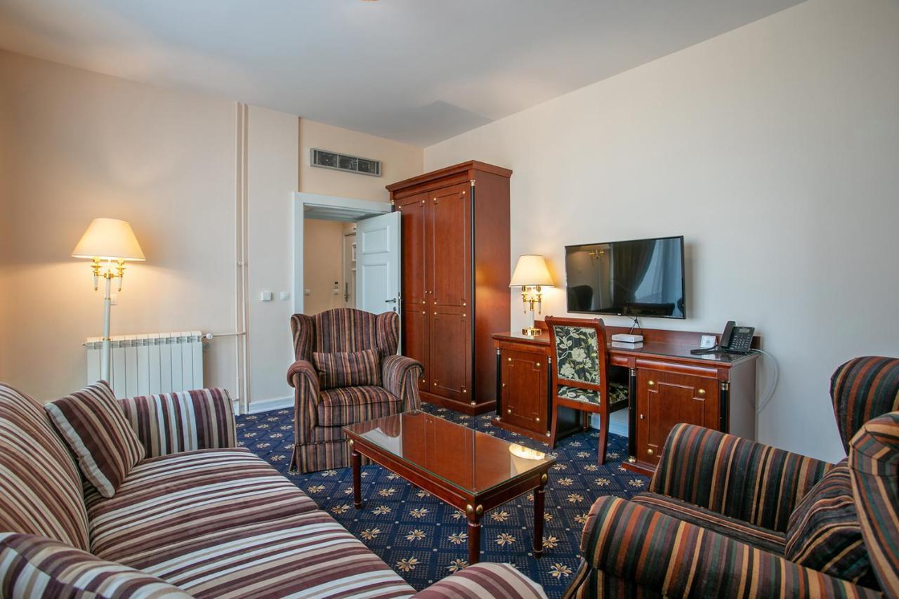 A Hoteli - Grand&Sky Hotel Tornik Zlatibor Exterior foto Suite