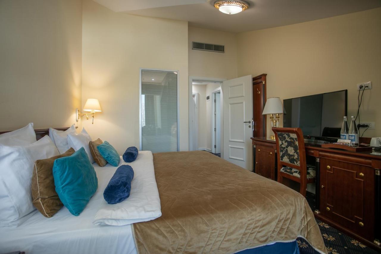 A Hoteli - Grand&Sky Hotel Tornik Zlatibor Exterior foto A bedroom at the hotel