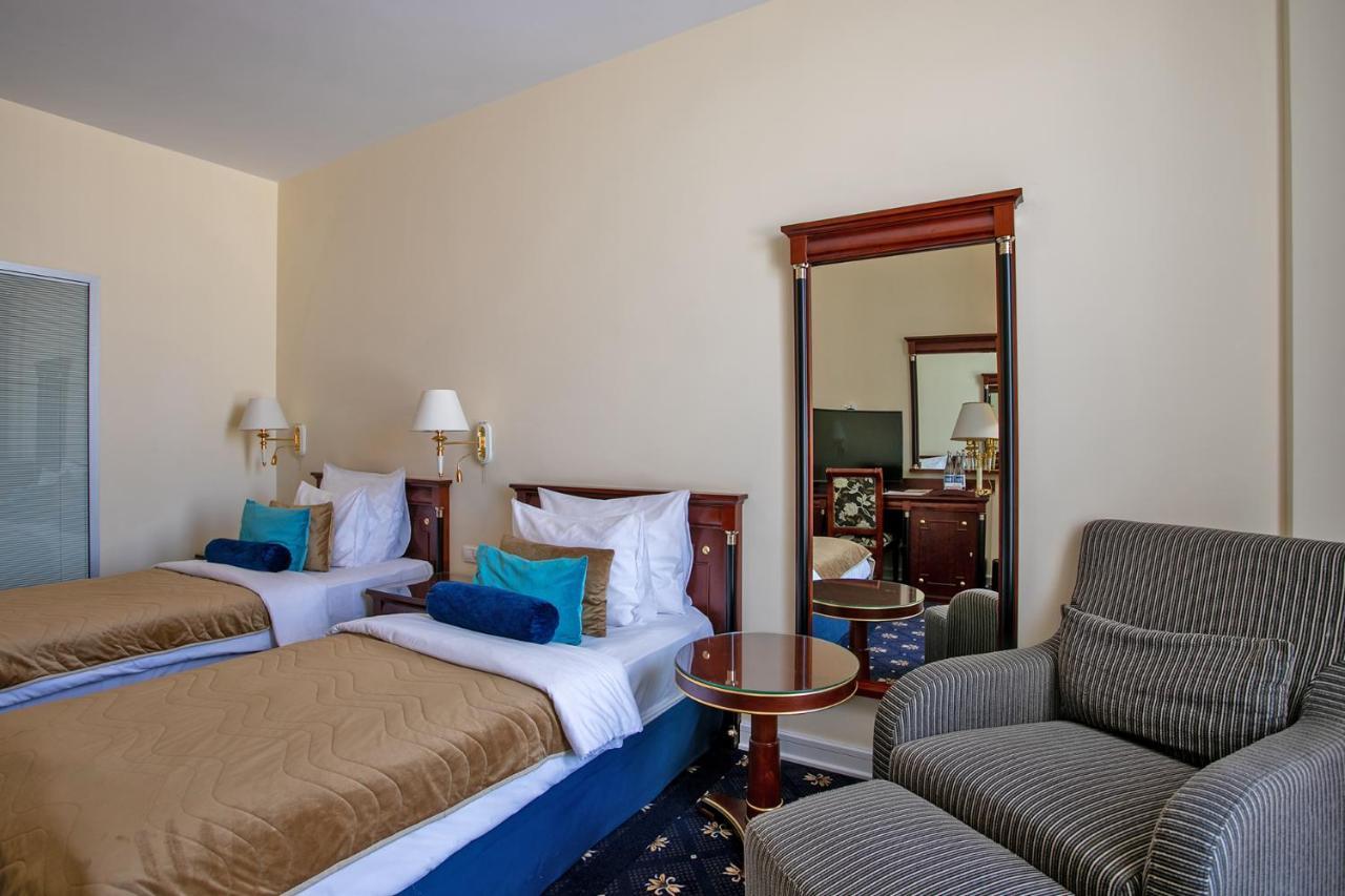 A Hoteli - Grand&Sky Hotel Tornik Zlatibor Exterior foto A room at the hotel